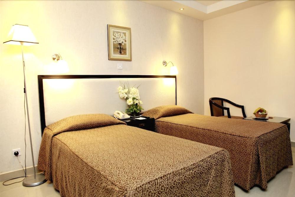 דובאי Palm Beach Hotel מראה חיצוני תמונה