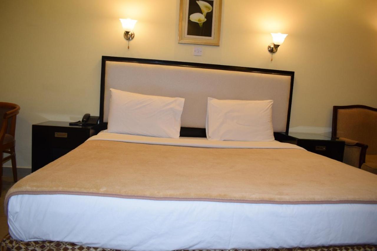 דובאי Palm Beach Hotel מראה חיצוני תמונה