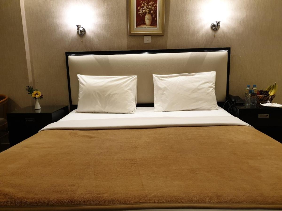 דובאי Palm Beach Hotel מראה חיצוני תמונה
