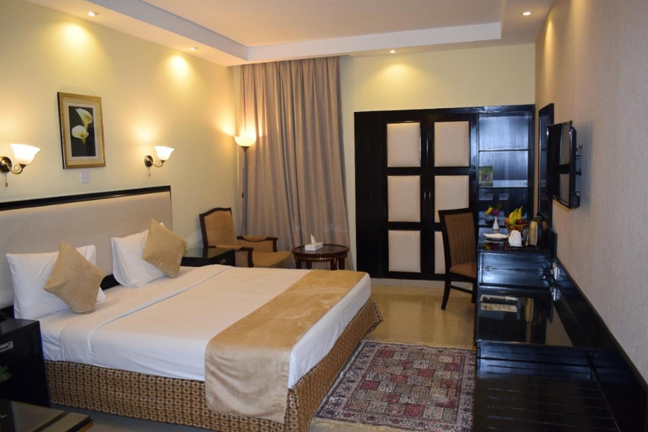 דובאי Palm Beach Hotel מראה חיצוני תמונה