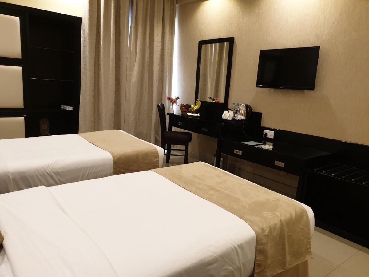 דובאי Palm Beach Hotel מראה חיצוני תמונה