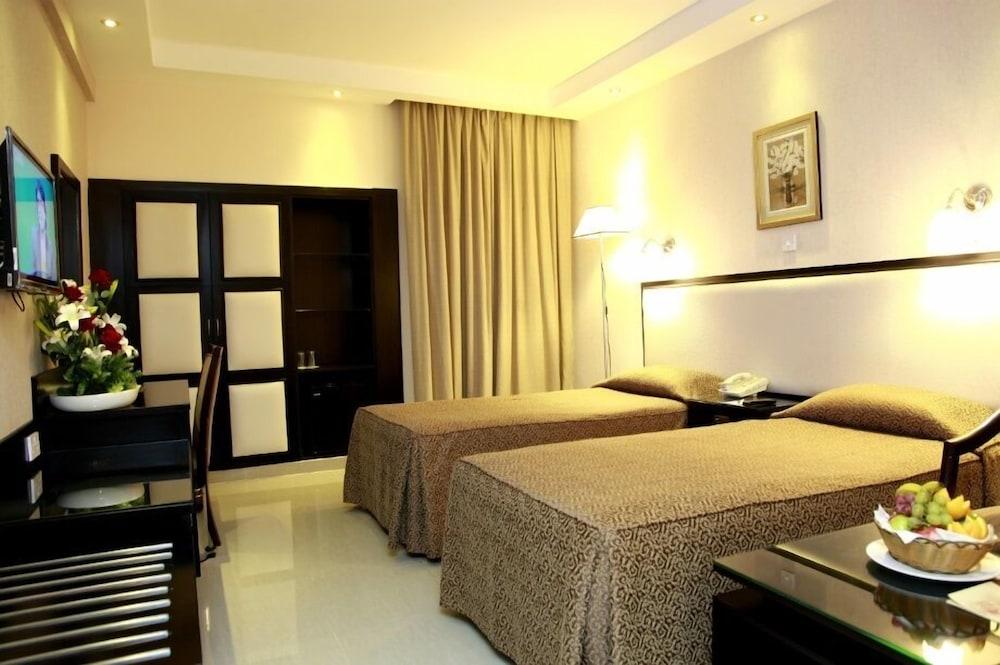 דובאי Palm Beach Hotel מראה חיצוני תמונה